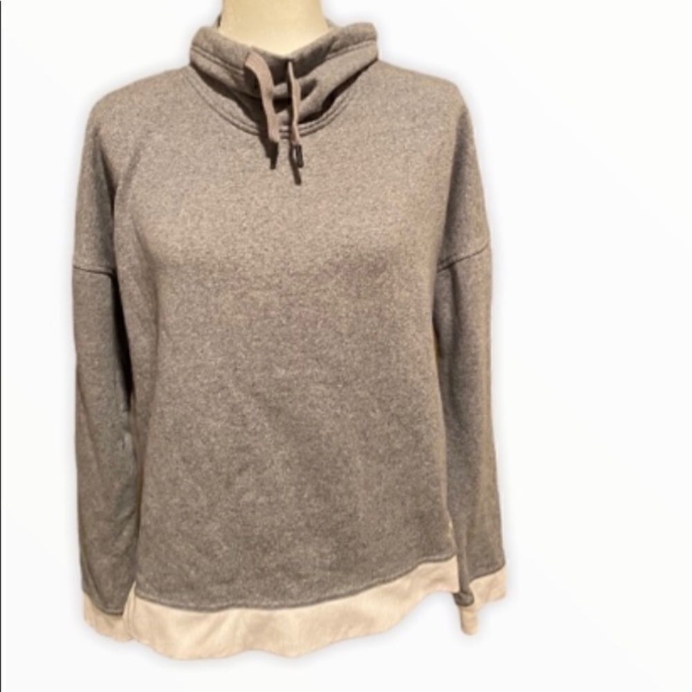 Under Armour Sweatshirts Size Medium